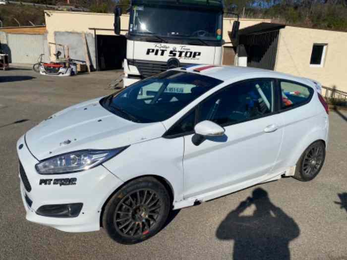 À VENDRE FORD FIESTA R2J 1