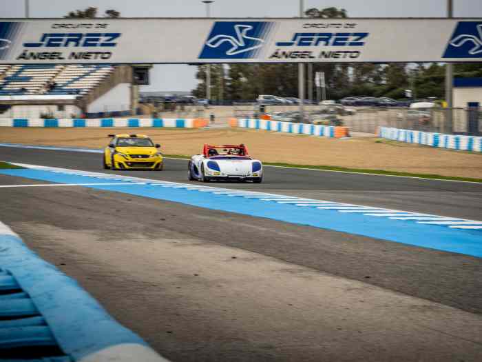 Renault sport spider cup restauré à cent pour cent 3