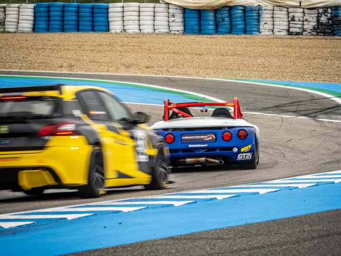 Renault sport spider cup restauré à cent pour cent 4