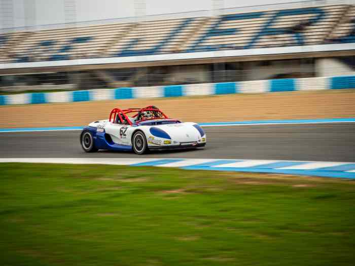 Renault sport spider cup restauré à cent pour cent 2