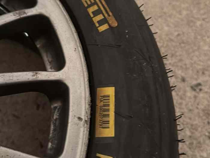 Pneus Pirelli RA7+ 1