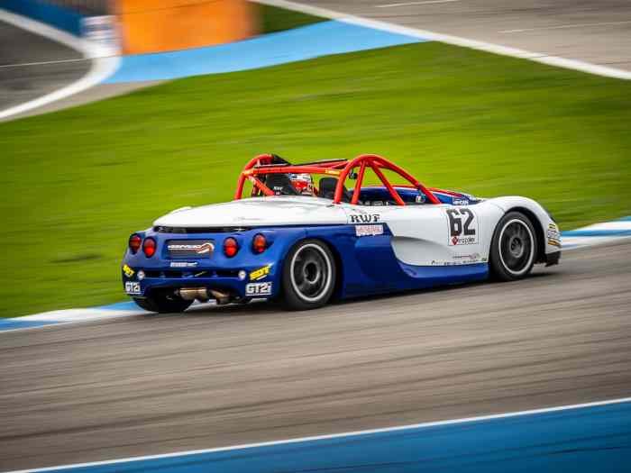 Renault sport spider cup restauré à cent pour cent 1