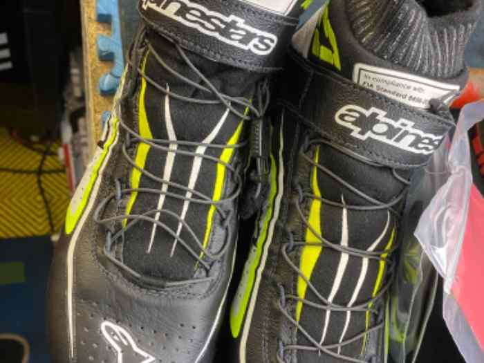 Chaussures alpinestars neuves 1