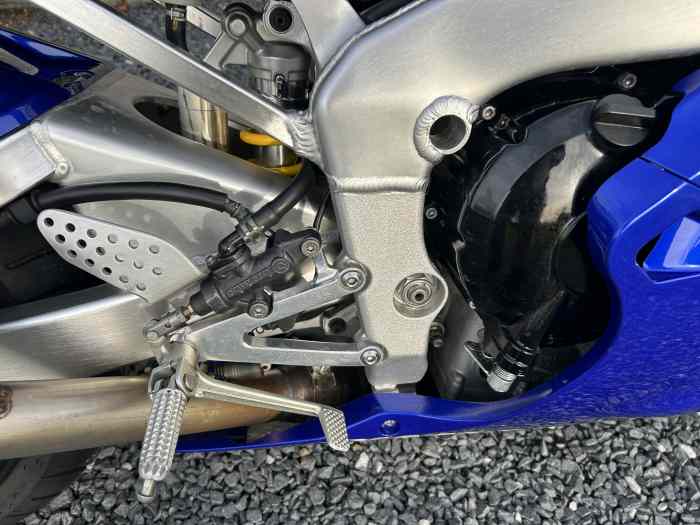 Moto Yamaha YZF R1 parfait état comme neuve ( d