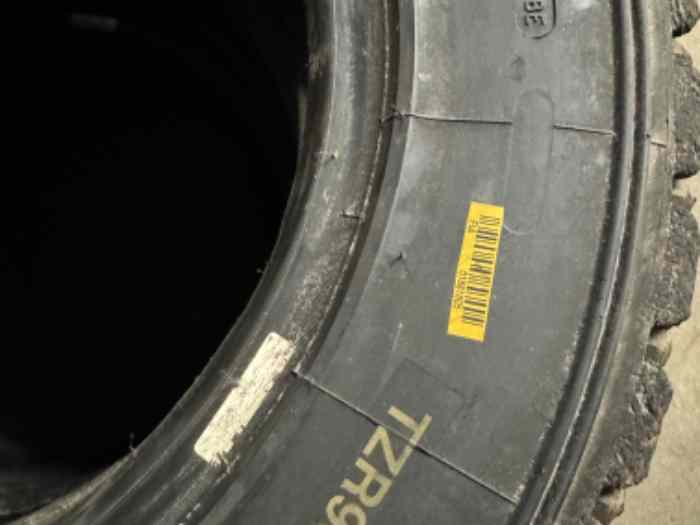 3 pneus terre Michelin 16/64-15 tzr90 4