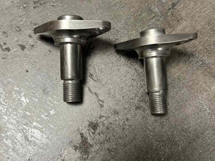 Axes de pivot saxo kit car