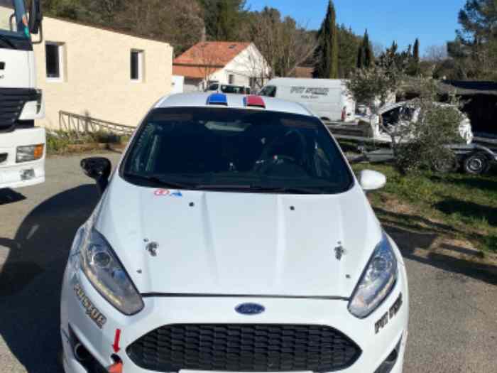 À VENDRE FORD FIESTA R2J