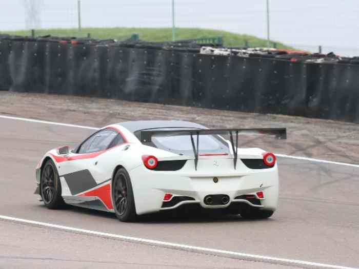 FERRARI 458 challenge 3