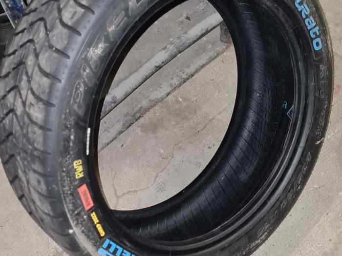 Pneus Competition Michelin contact + clouts / Pirelli slick + pluie 4