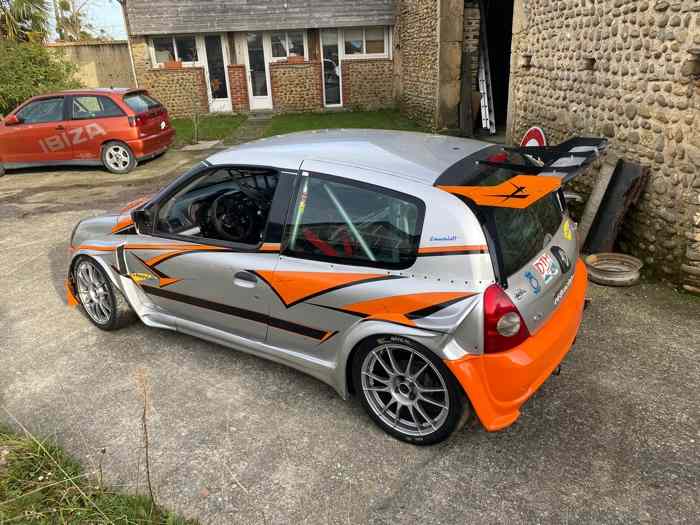 Clio F2000