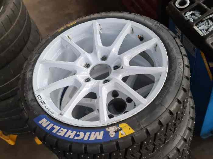 Pneus Competition Michelin contact + clouts / Pirelli slick + pluie 5