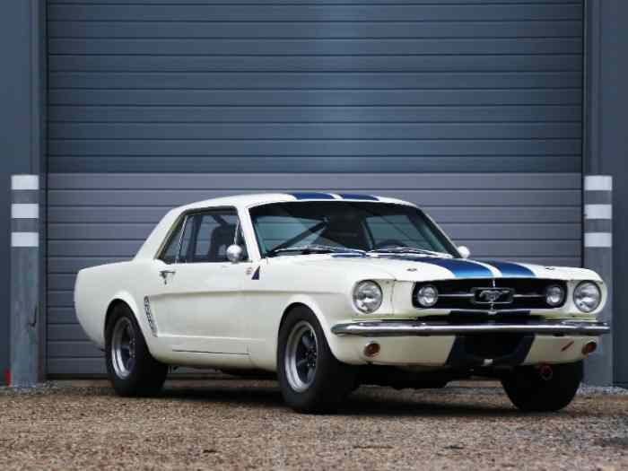 1964.5 Ford Mustang Groupe 2, motorisée par le V8 4,7L développant 400 ch. 2