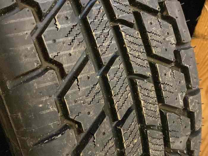 Pneus Pirelli STZ-B en 18 pouces 1