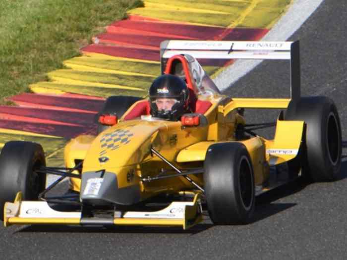 FORMULE RENAULT 2 LITRES 2002