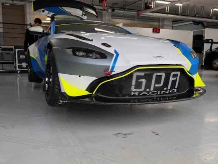 Aston Martin GT4