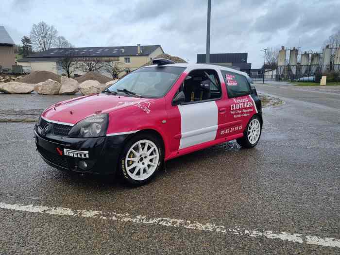 Renault CLIO F2000/14 NEUVE.