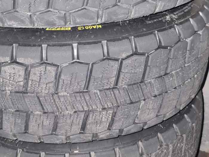 Pneus Competition Michelin contact + clouts / Pirelli slick + pluie 2