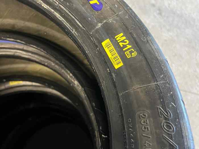 Michelin M21 en 18 pouces Neuf 1