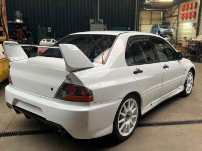 Mitsubishi Lancer Evo IX 2