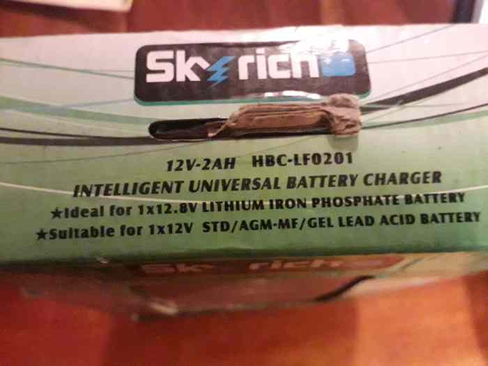 Chargeur de batterie Lithium SKYRICH 12V 2AH 3