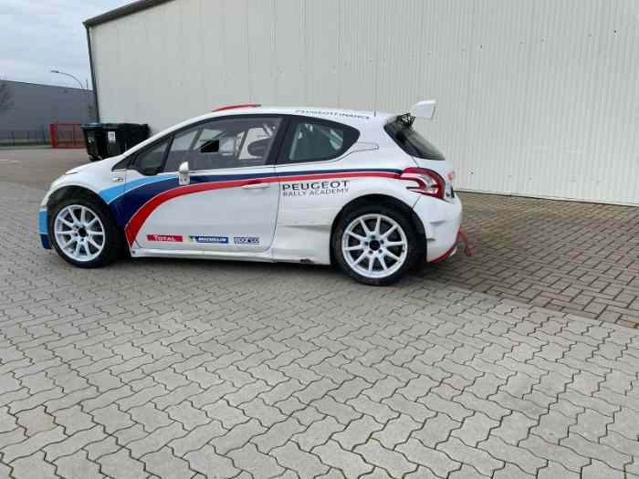 Peugeot 208 T16 R5 2