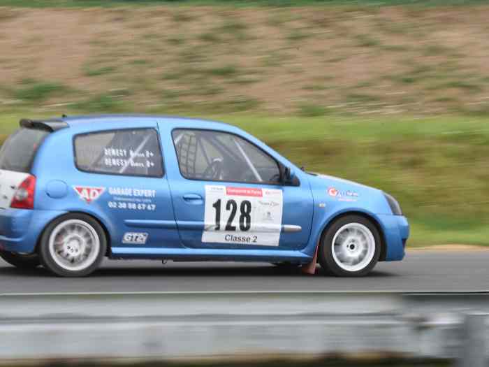 Vend Clio 2 RS Fol Car 1