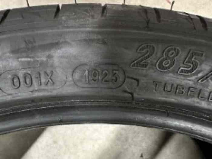 Pneu michelin 285 30 18 2