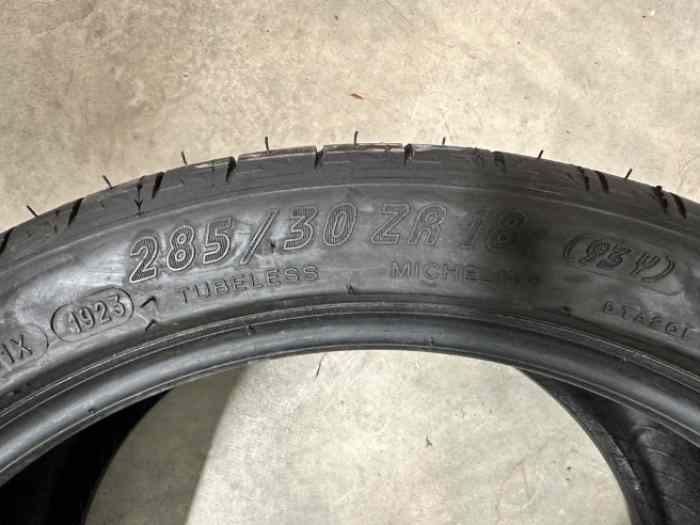 Pneu michelin 285 30 18 1