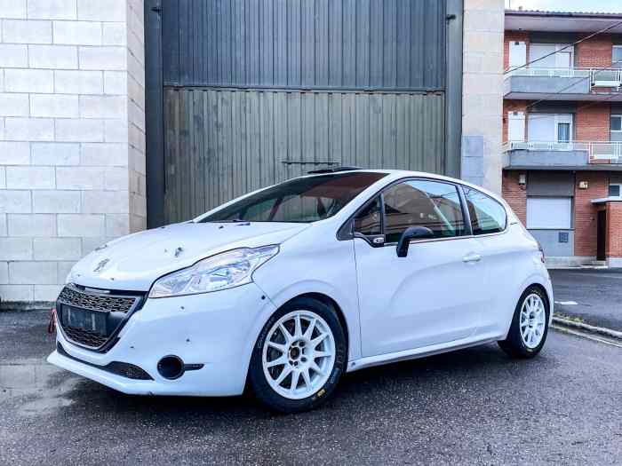 Peugeot 208 r2 0