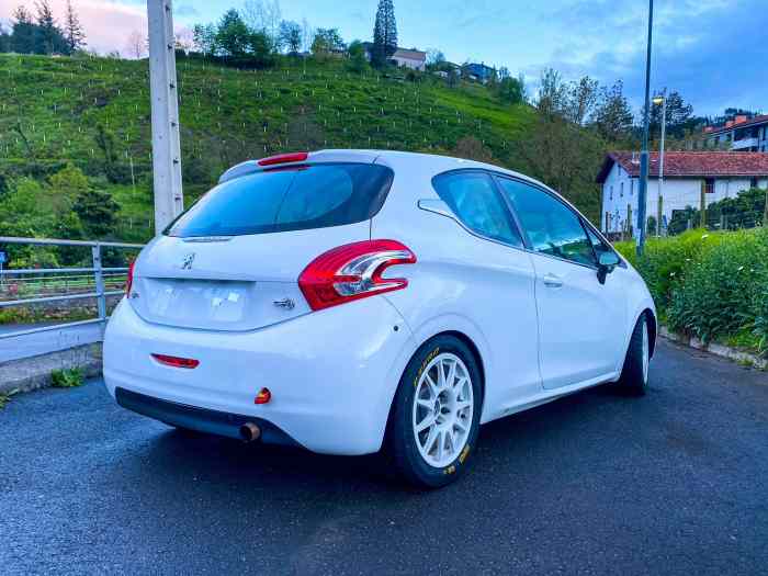 Peugeot 208 r2 3